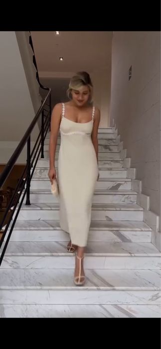 Сукня святкова світло-бежева