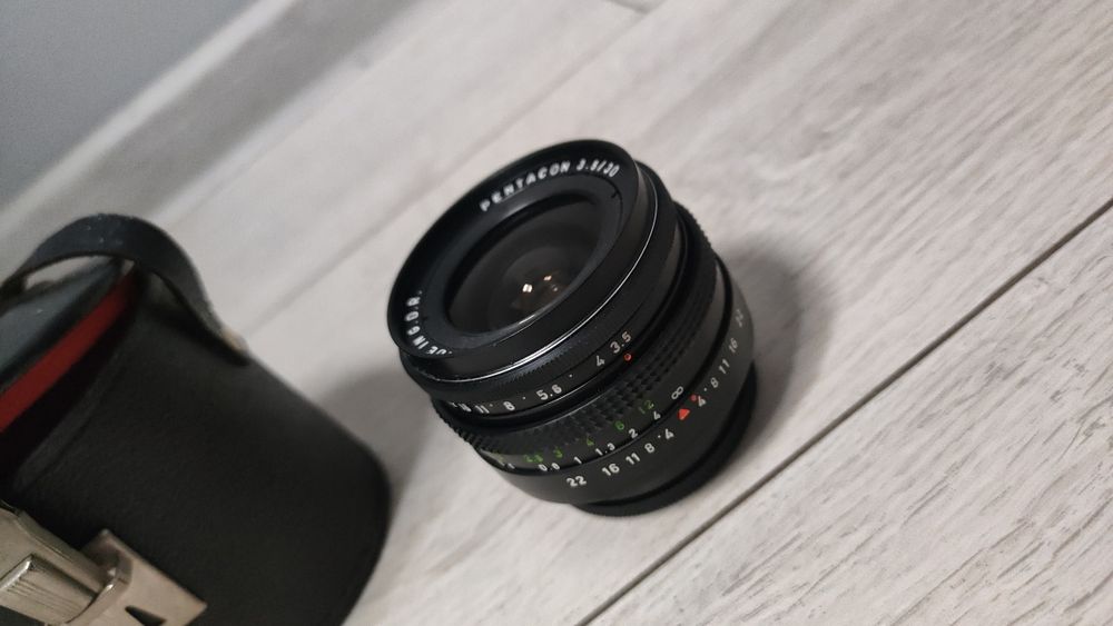 Obiektyw szerokokątny Pentacon 3,5/30 ze złączem M42 / M-42 - 30mm F/3
