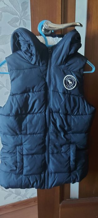 Продам жилетку на девочку