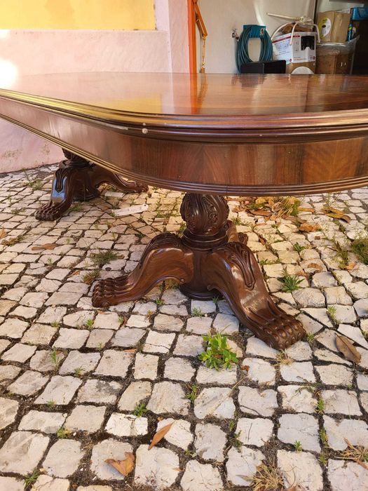 Mesa  de madeira nobre