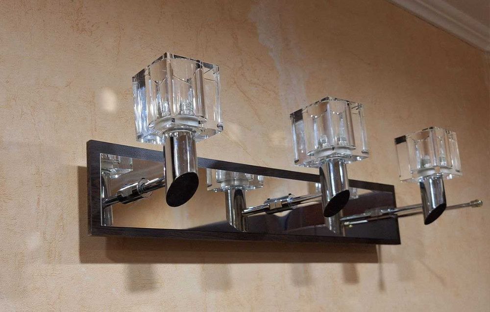 Бра настінне на три лампт