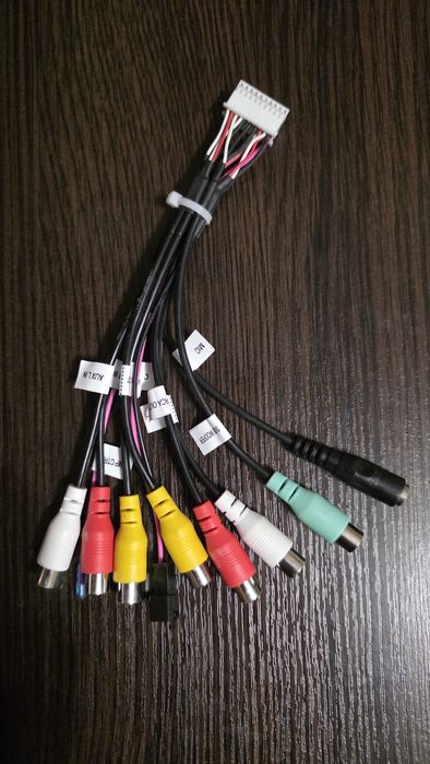 RCA адаптер для автомагнитолы