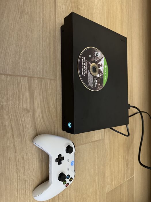 XBOX ONE X + gra