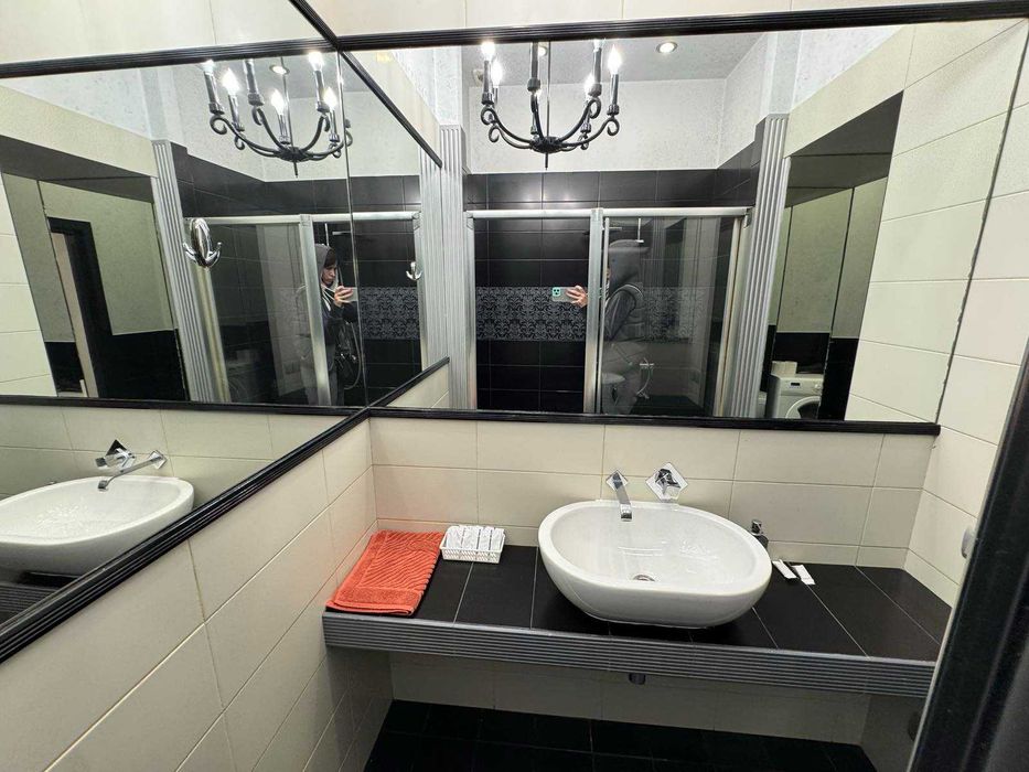 Золоті Ворота, Театральна, Миколи Лисенко 1