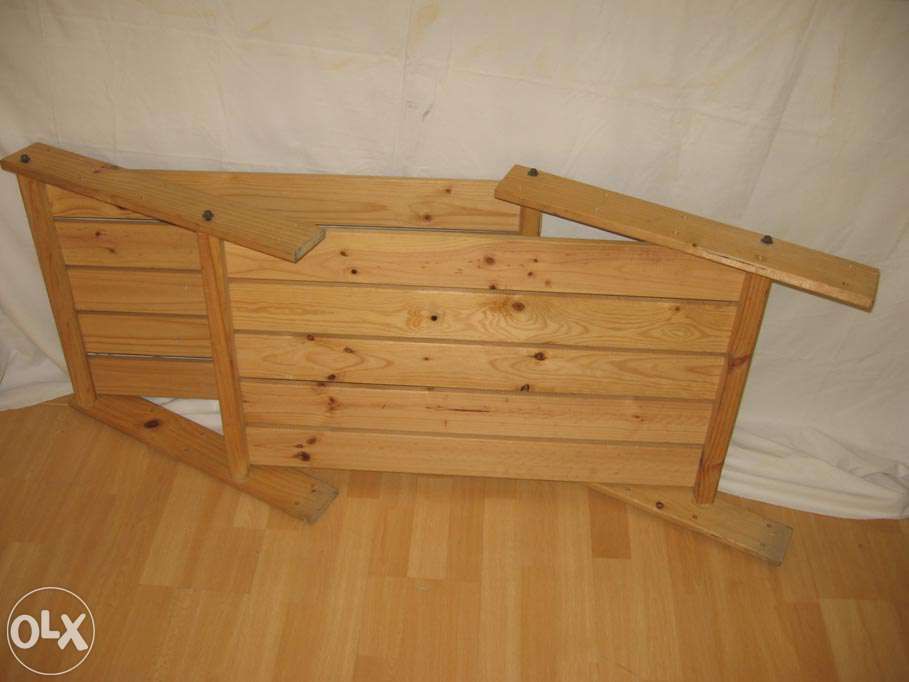 Mesa articulada em pinho