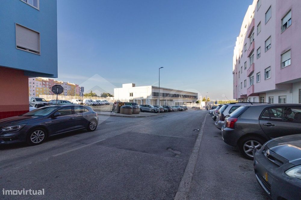 T4 com 209 m², vista 360º, sol todo o dia e garagem de 78 m² | Corroio