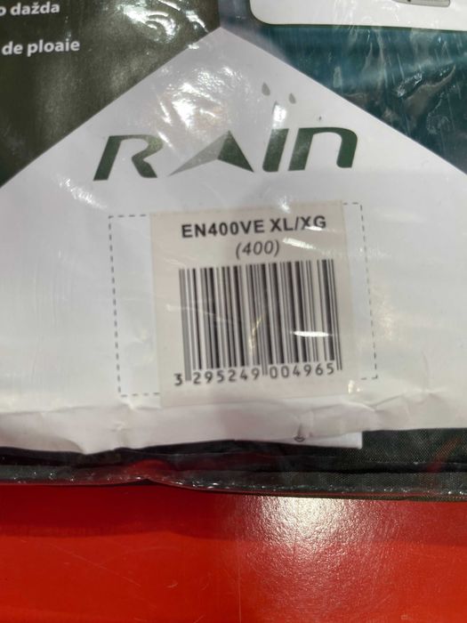 Conjunto de chuva Panoply EN400 composto por casaco e calças.