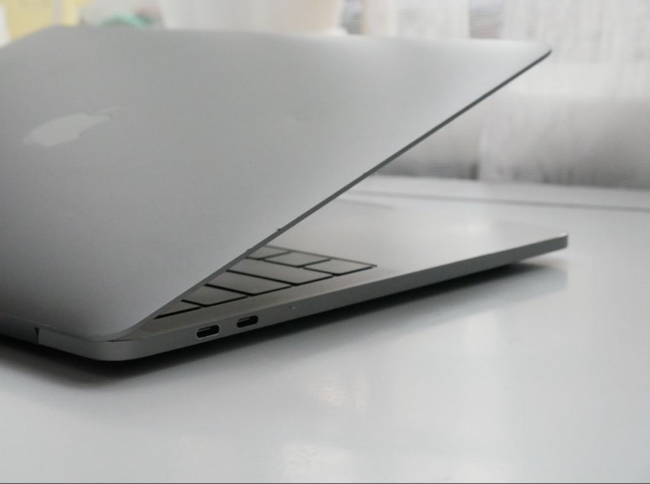 MacBook Pro 2018/2019 | i7 2,7 Ghz | 16GB RAM | 256GB M2 SSD