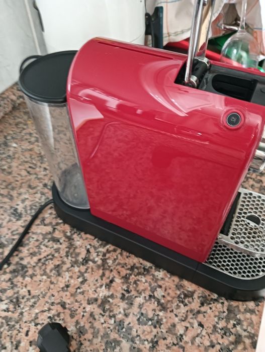 Maquina de café Nespresso citiz cherry red