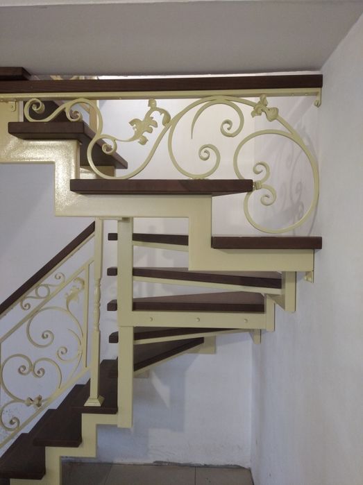 Сходи ступені дуб ясен бук перила нержавіка ковка стекло дерево