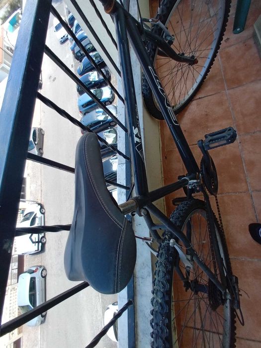 Bicicleta EMT preta de adulto
