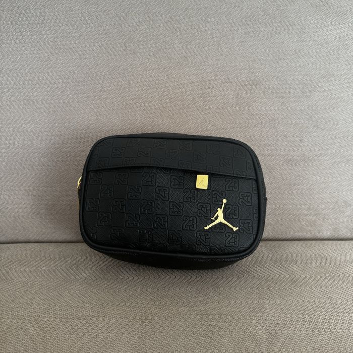 Сумка Jordan Monogram Crossbody Bag (23 Monogram)