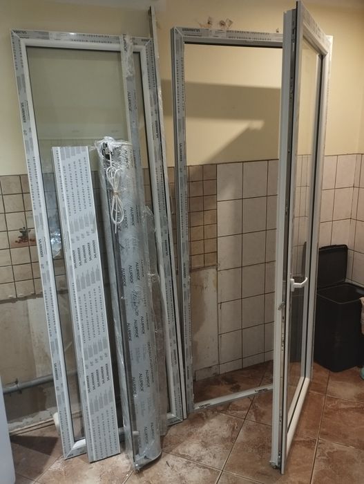 Sprzedam okno balkonowe z roletą elektryczną