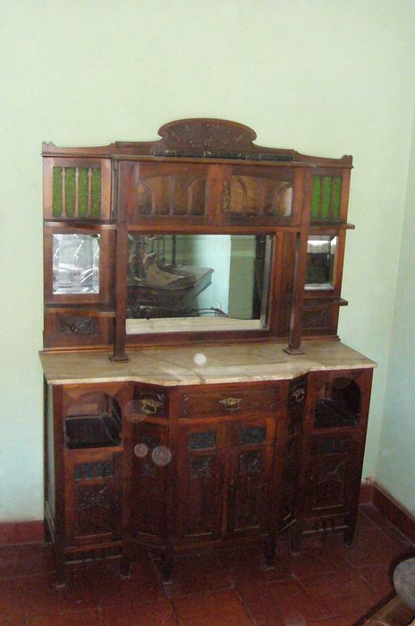 Mobilia de sala de jantar arte nova