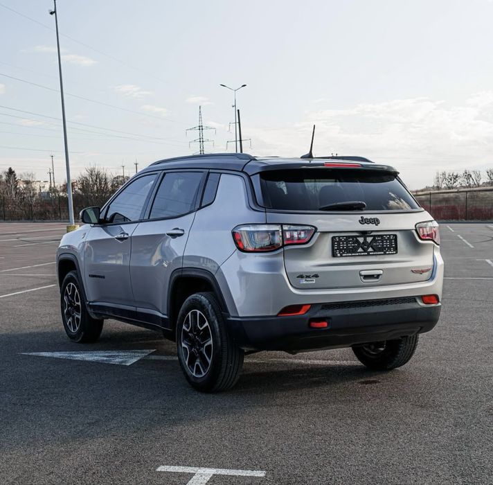 Продам машину jeep compas trailhawk