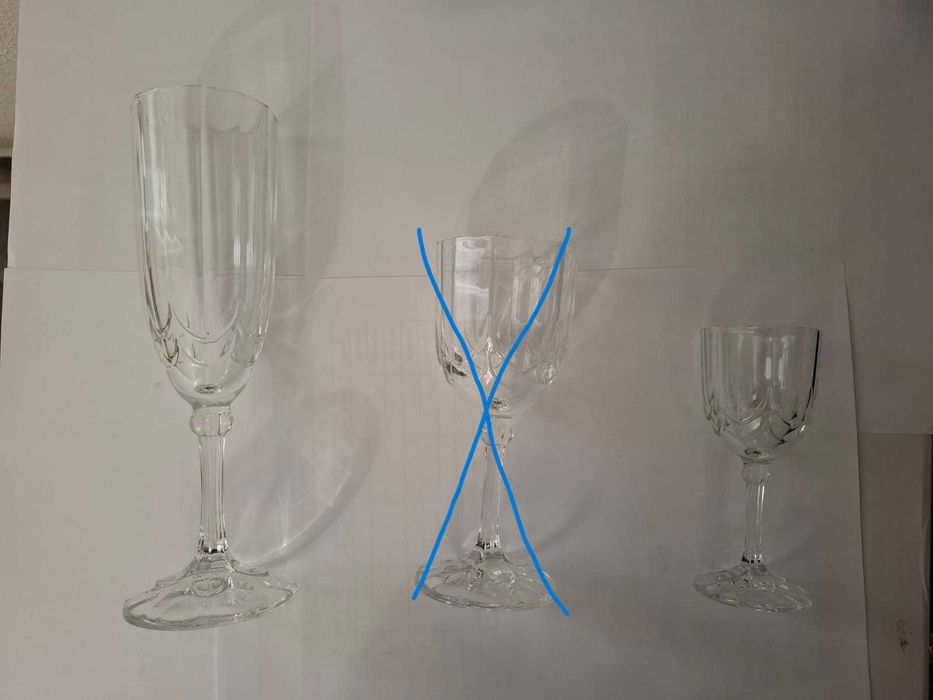 Copos de champanhe, licor e de água em vidro vintage - LUMINARQUE