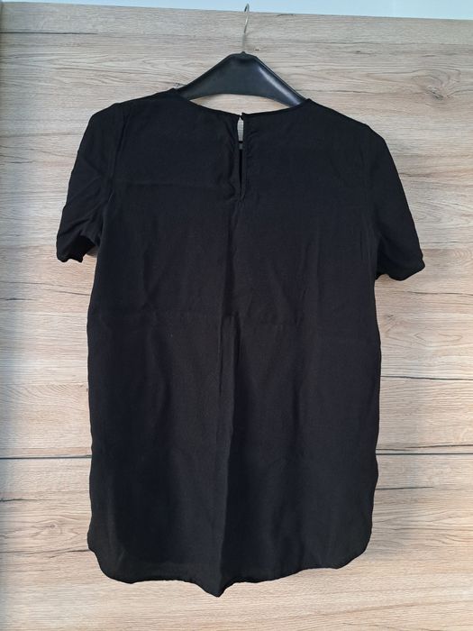 Czarna dłuższa koszulka