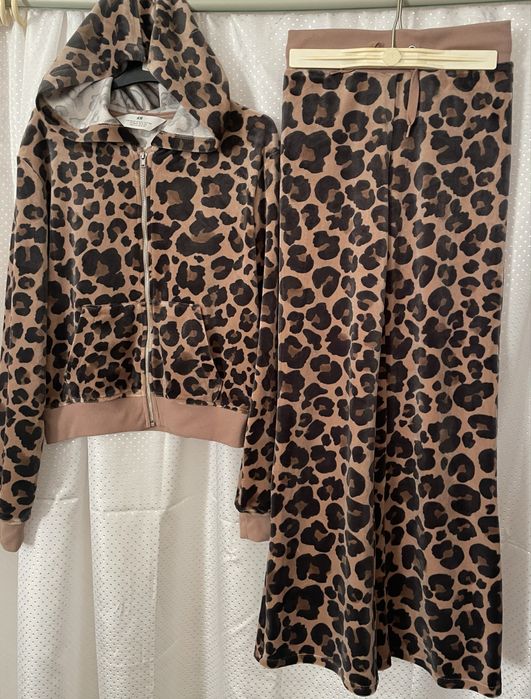 Велюровий костюм  на 10-12 років, ріст 146