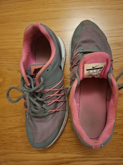 sapatilhas nikeair cinzentas
