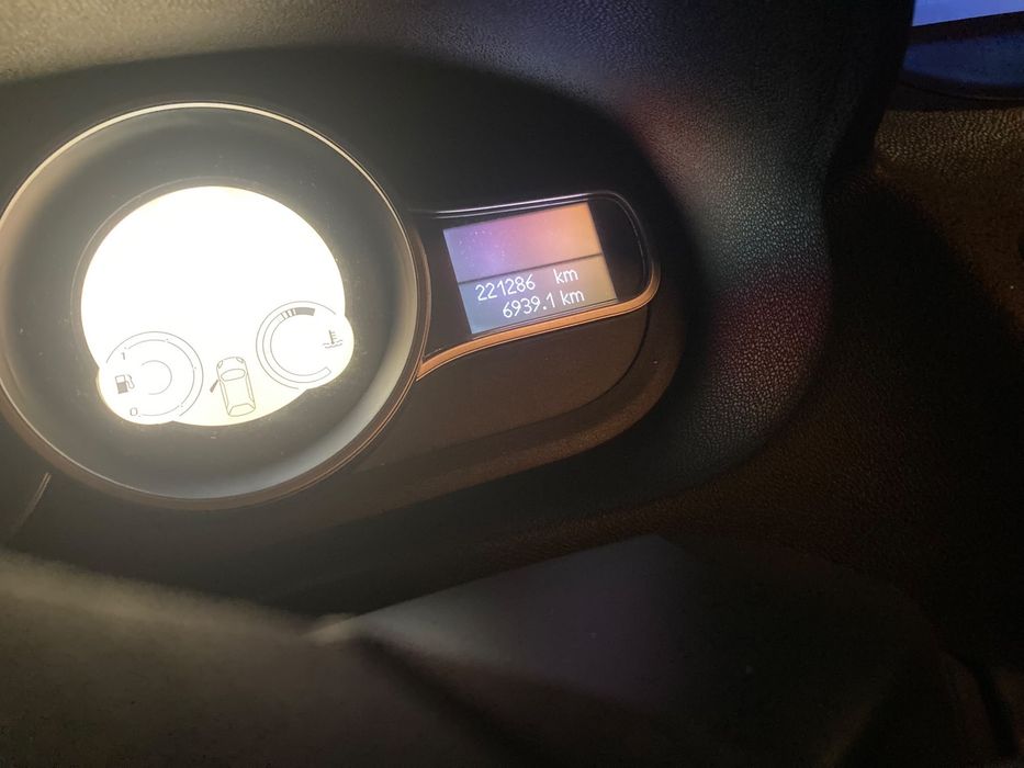 Megane 2011 com 222000 4 pneus novo foto 5