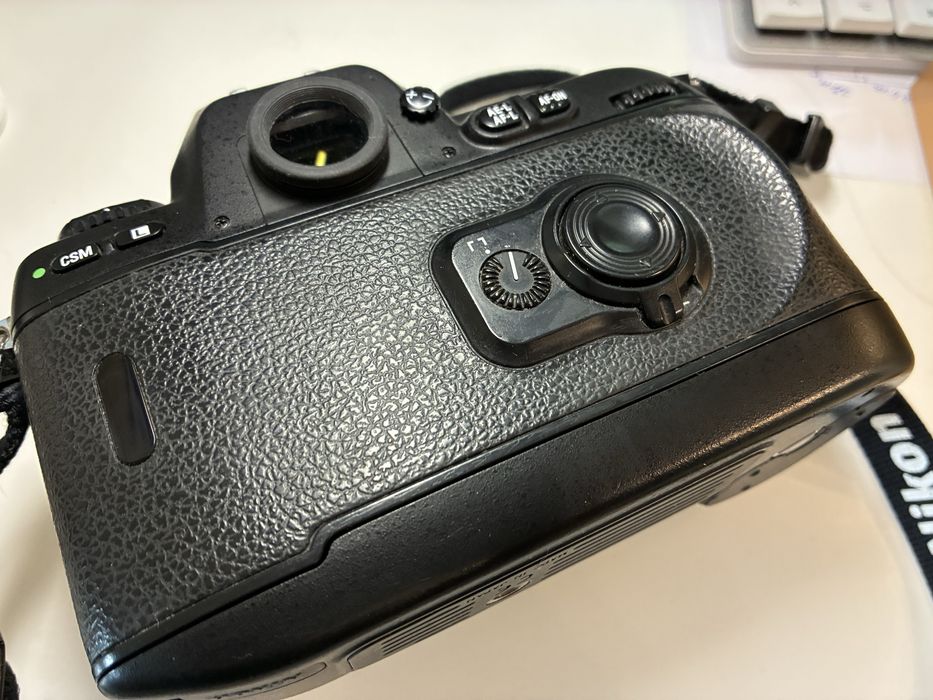 Nikon F100 super stan