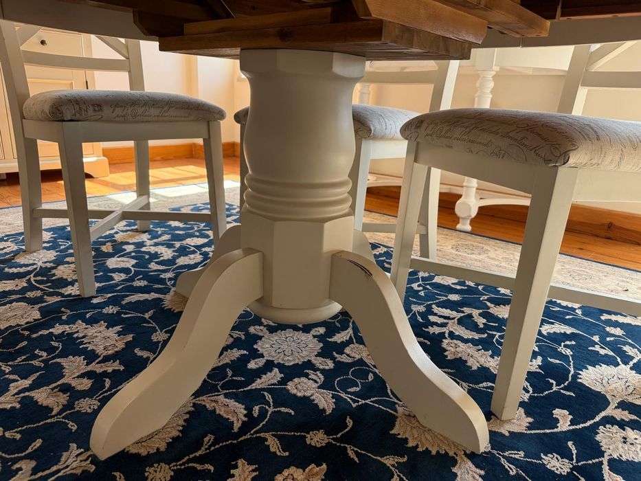 Mesa + cadeiras + 2 aparadores