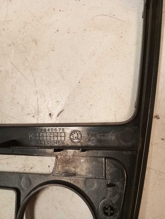 Moldura Painel Rádio 2DIN Skoda Octavia 2 (2004-2013)