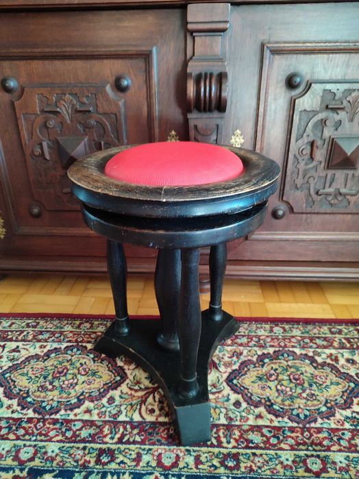Stary taboret do pianina fortepianu