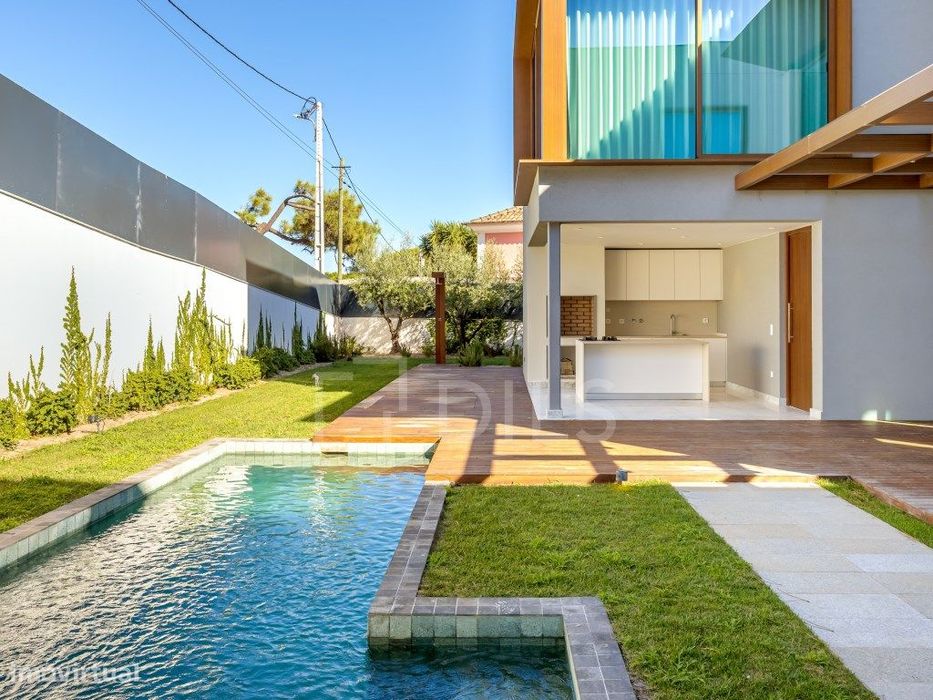 Moradia em condomínio fechado T4 com piscina e jardim, no Estoril, ...