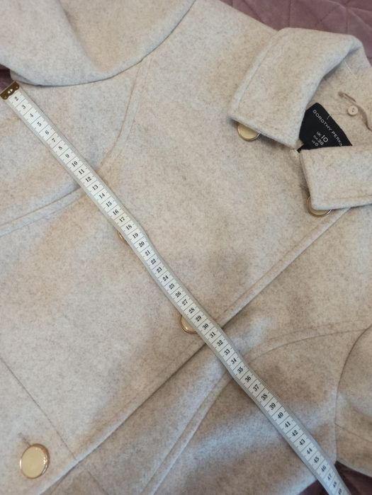 Жіноче  нове весняне пальто бежевого кольору