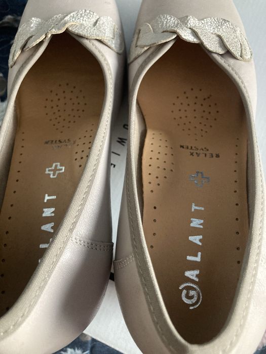 Buty  połbuty r 40 beż