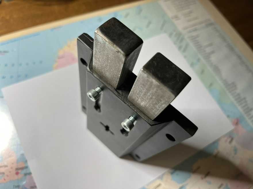 Замок гаражний накладний