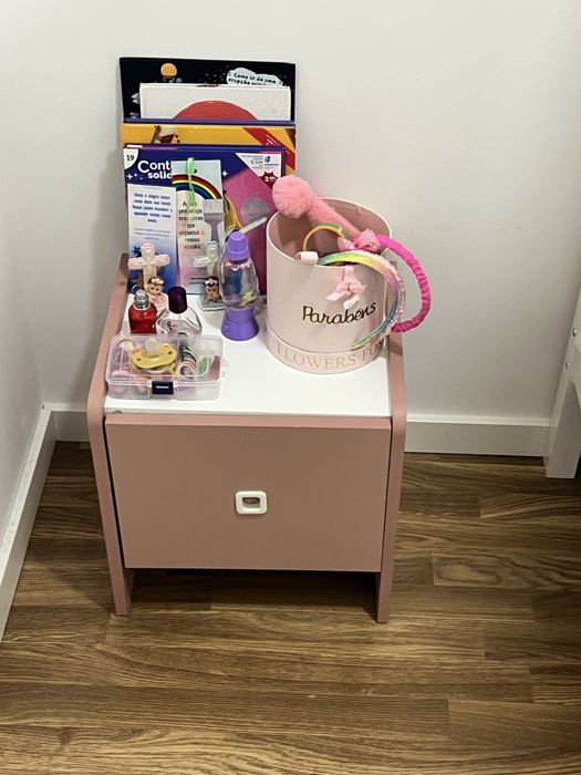 Cama + mesinha cabecaira crianca