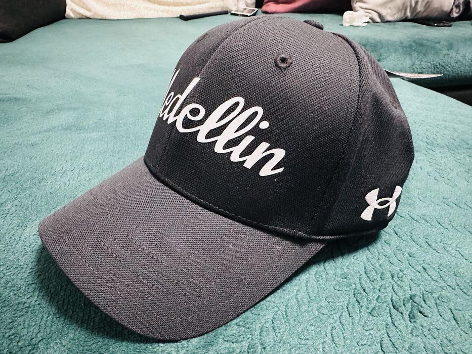 Medellin Under Armour  Nowa czapka z daszkiem M/L