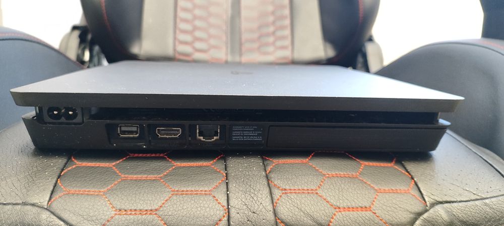 Sony Playstation 4 
Повний комплект

Приставка п