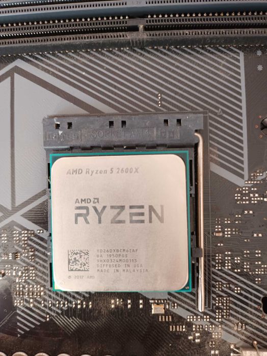 Процесор AMD Ryzen 5 2600X