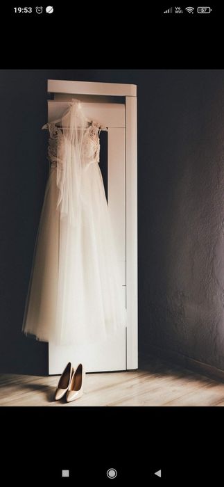 Suknia ślubna z tiulem brokatowym