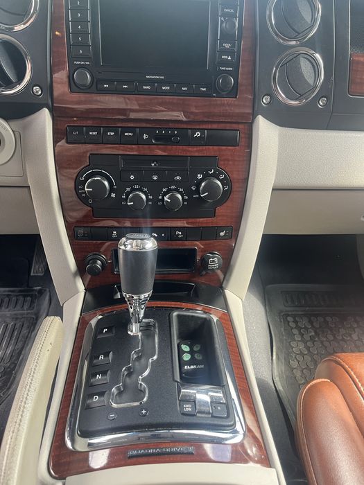 Jeep Commander.