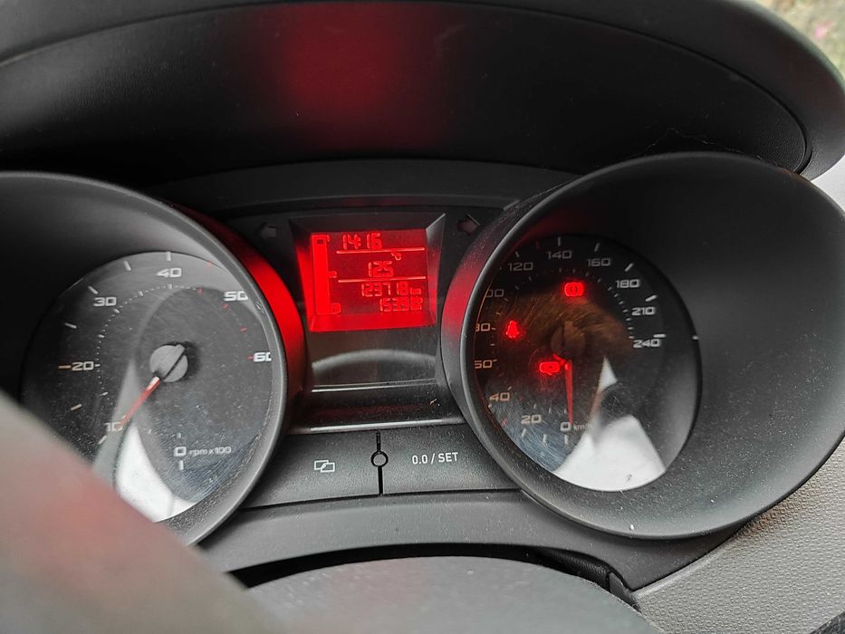 APENAS 127 MIL KM - SEAT Ibiza Van diesel 2011 / 1.4 TDI /