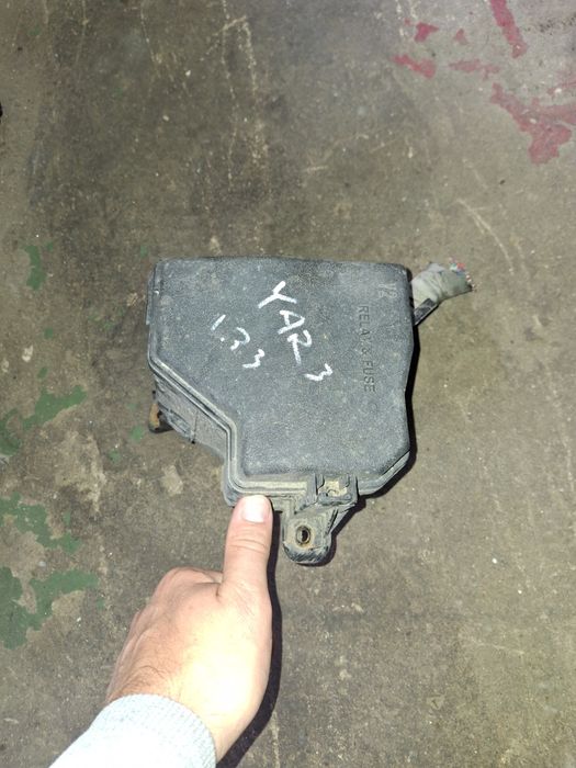 Toyota Yaris 3 III puszka bezpieczniki bsi