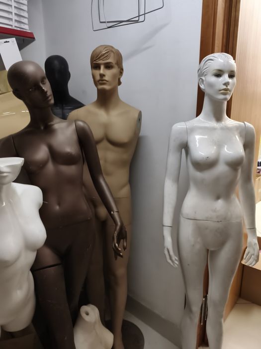 Manequins vários em bom estado