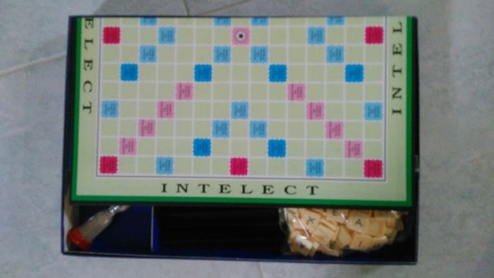 INTELECT - Jogo de Palavras Cruzadas
