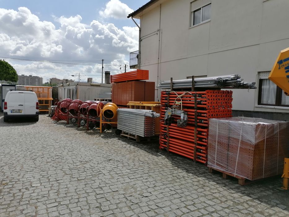 3-Meter Props / Metal Studs, 3 Meters64737828633475122