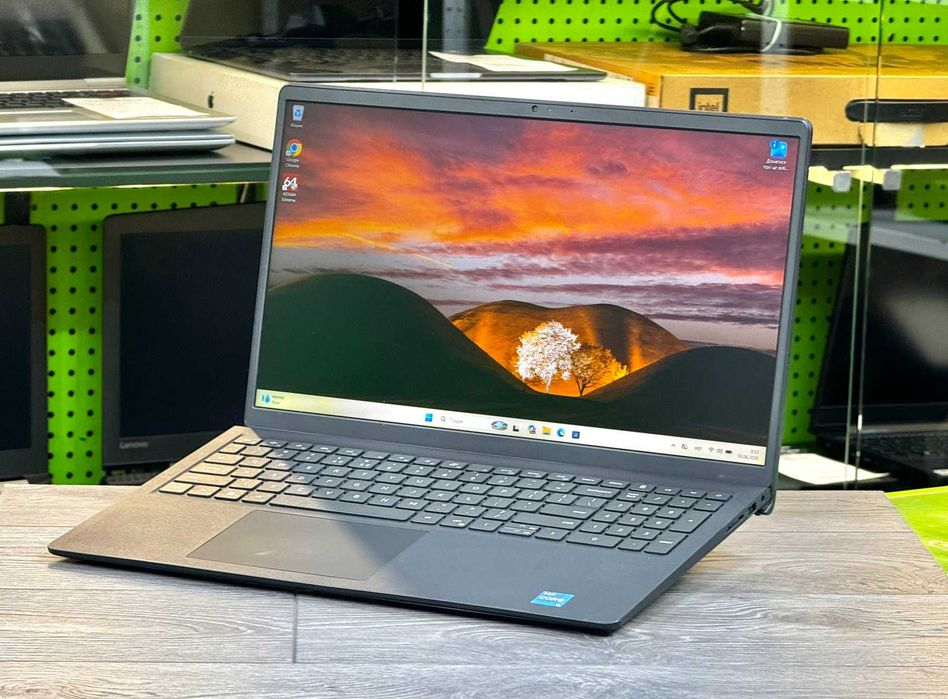 ОФІСНИЙ Сучасний ноутбук Dell Inspiron 3520 / Core i5-1235u / МАГАЗИН