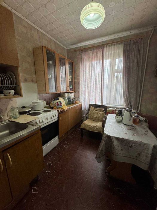 Продам 3-кімнатну квартиру на Добровольського