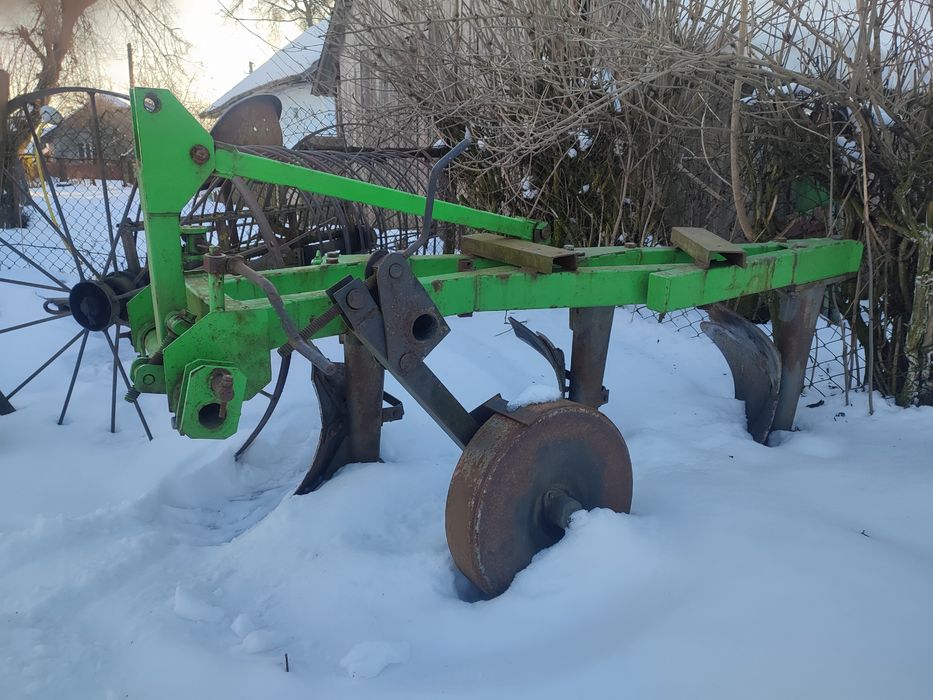 Плуг до трактора 3*30 Бомет