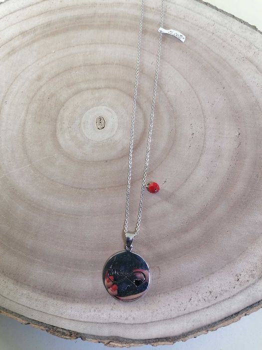Colar medalha redonda Mãe e infinito com pedra vermelha - Aço