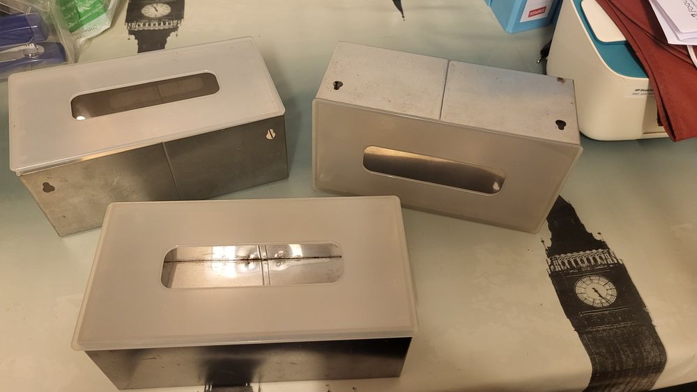 Vendo 3 caixas dispensadoras de lenços de papel