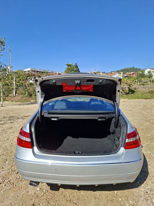 Mercedes-Benz E250 CDI BlueEFFICIENCY Coupé - Teto Panorâmico - 180.000 km