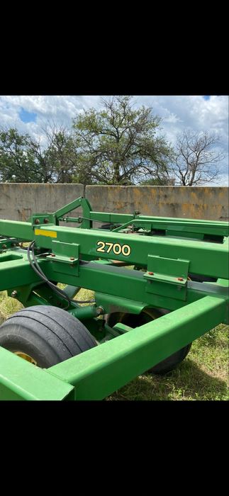 Глубокорыхлитель John Deere 2700
